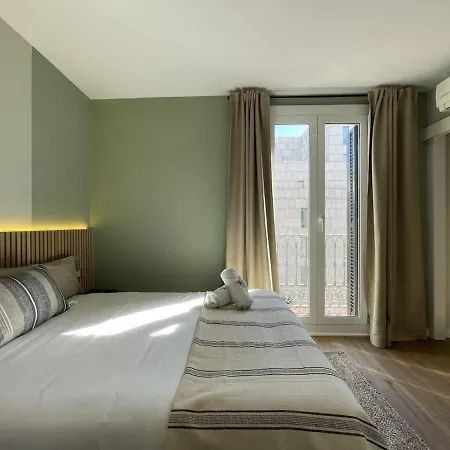 Apartment Plaza Catalunya Recently Renovated 5bd-4bth *