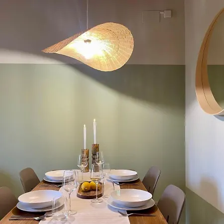 Apartment Plaza Catalunya Recently Renovated 5bd-4bth Barcelona