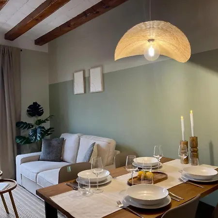 Plaza Catalunya Recently Renovated 5bd-4bth * Barcelona
