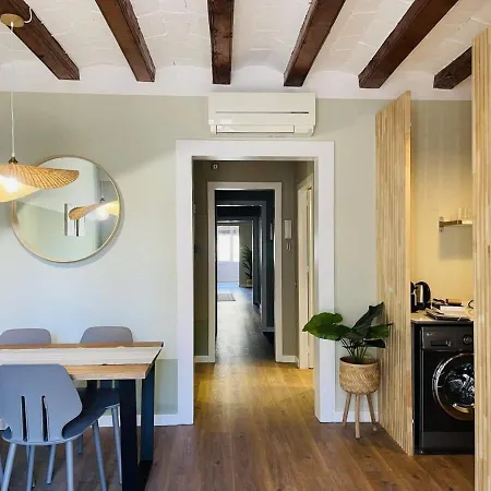 Plaza Catalunya Recently Renovated 5bd-4bth Apartment *