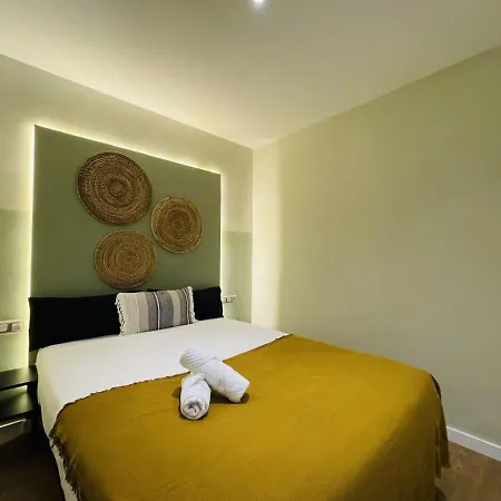 Apartment Plaza Catalunya Recently Renovated 5bd-4bth