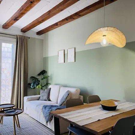 Plaza Catalunya Recently Renovated 5bd-4bth *