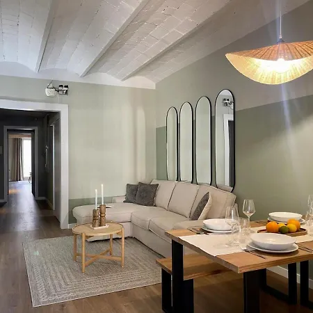 Plaza Catalunya Recently Renovated 5bd-4bth *