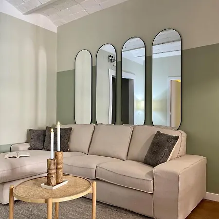 Apartment Plaza Catalunya Recently Renovated 5bd-4bth Barcelona