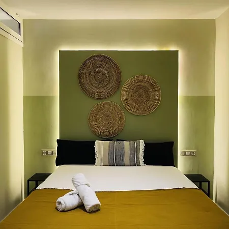 Plaza Catalunya Recently Renovated 5bd-4bth * Barcelona