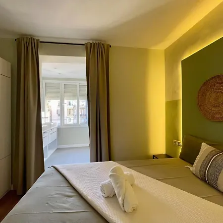 Apartment Plaza Catalunya Recently Renovated 5bd-4bth *