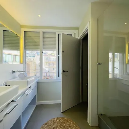 Plaza Catalunya Recently Renovated 5bd-4bth * Barcelona