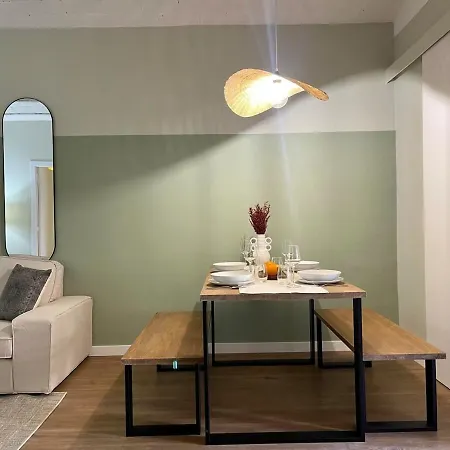 Plaza Catalunya Recently Renovated 5bd-4bth Apartment Barcelona