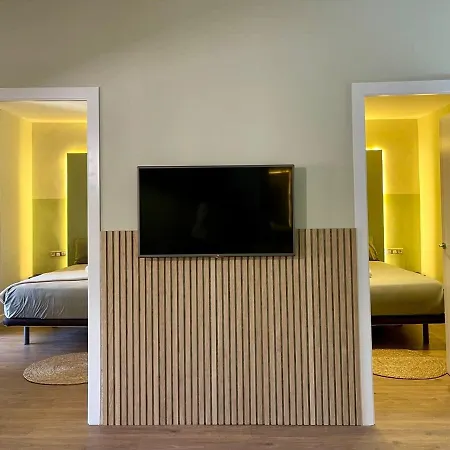 Plaza Catalunya Recently Renovated 5bd-4bth Apartment