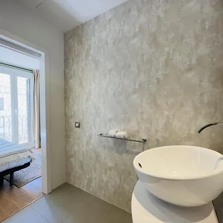 Apartment Plaza Catalunya Recently Renovated 5bd-4bth *